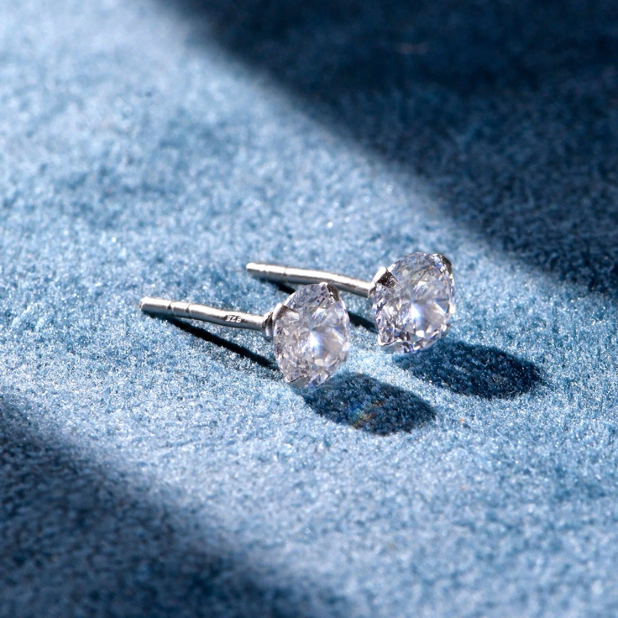 DIAMOND STUD EARRING BUYING GUIDE & TIPS: EVERYTHING YOU NEED TO KNOW