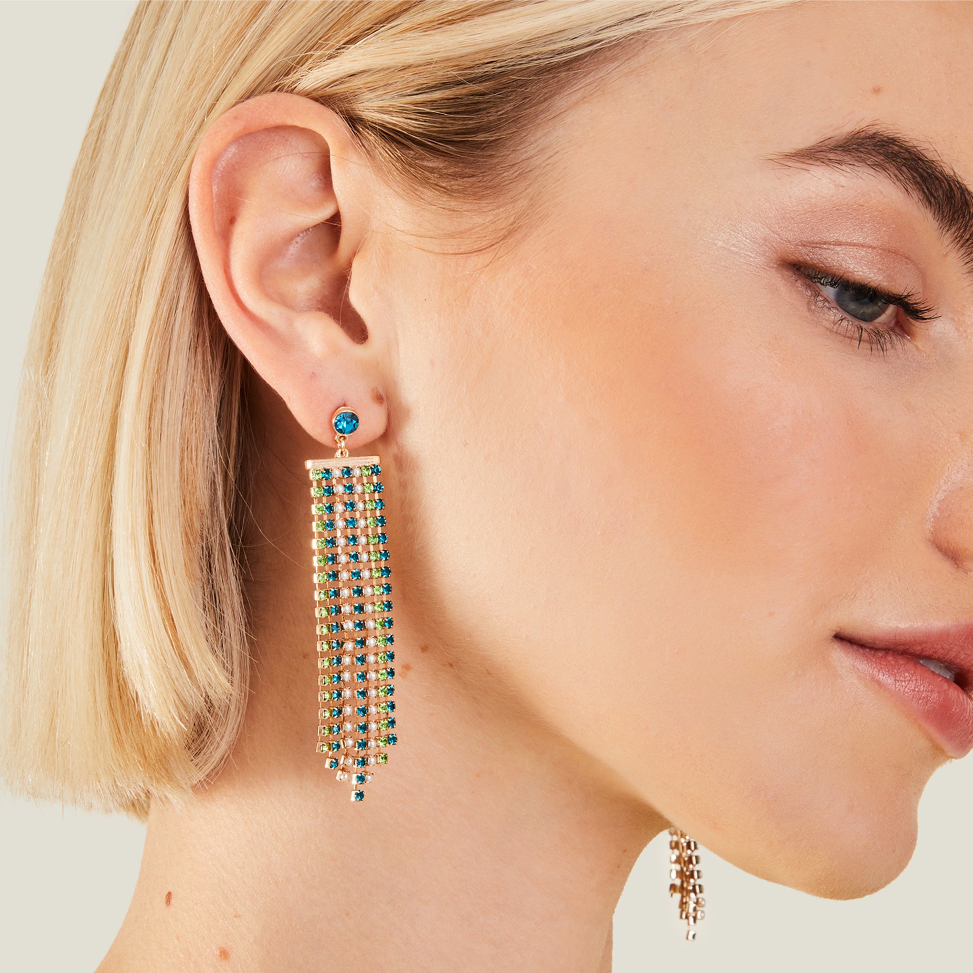 6 DIFFERENT TYPES OF EARRINGS EVERY WOMAN SHOULD HAVE