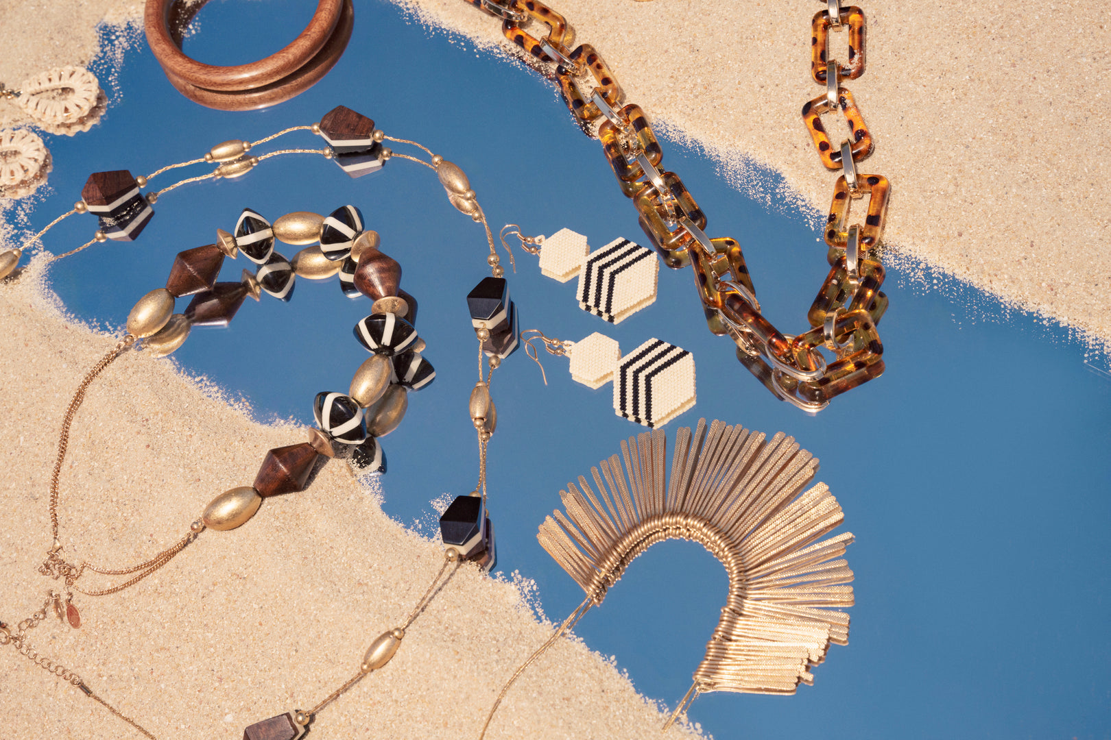 Accessories Trendy Fashion Accessories for Summer | Decode 1.8 main image 3