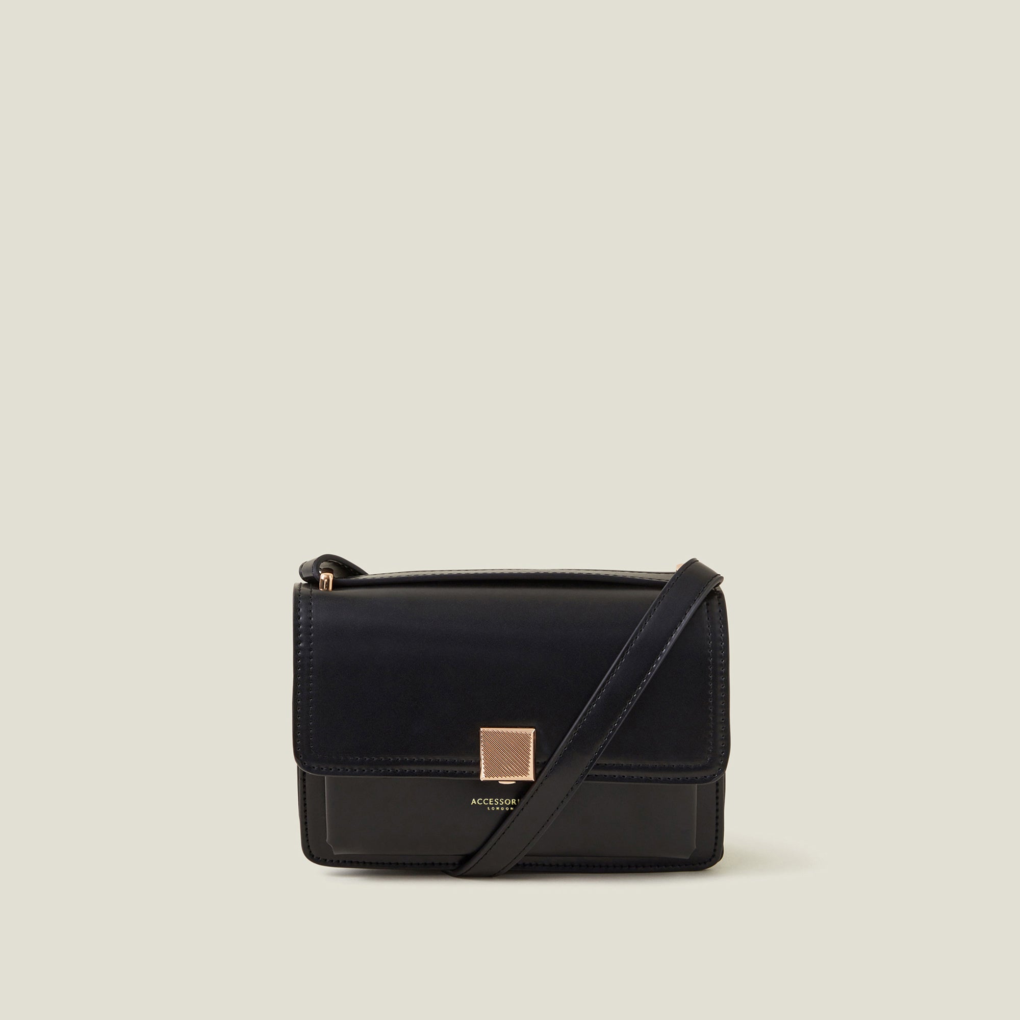 バッグ Caristyle Black Boxy Sling Bag