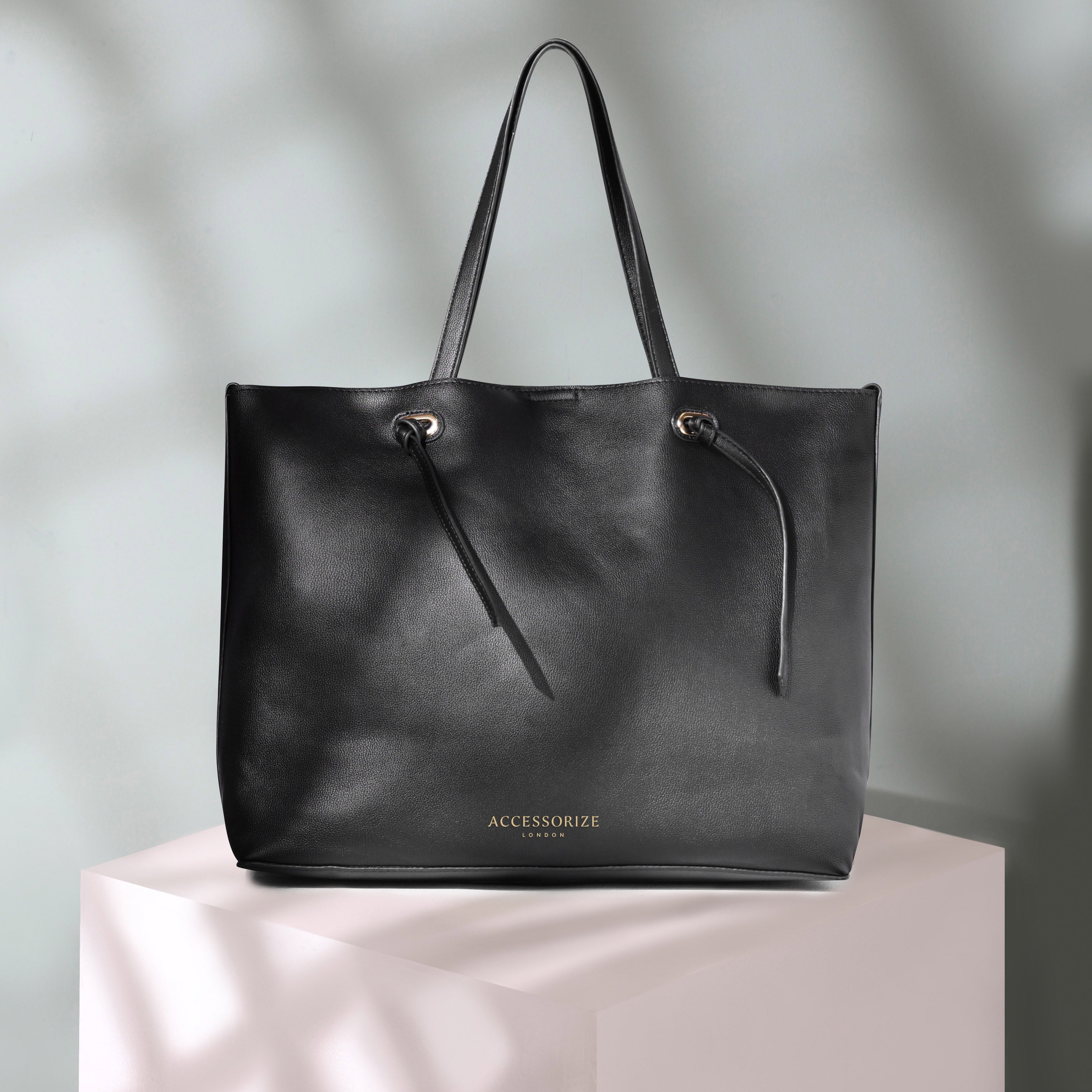 Black Large Shoulder Bag Features