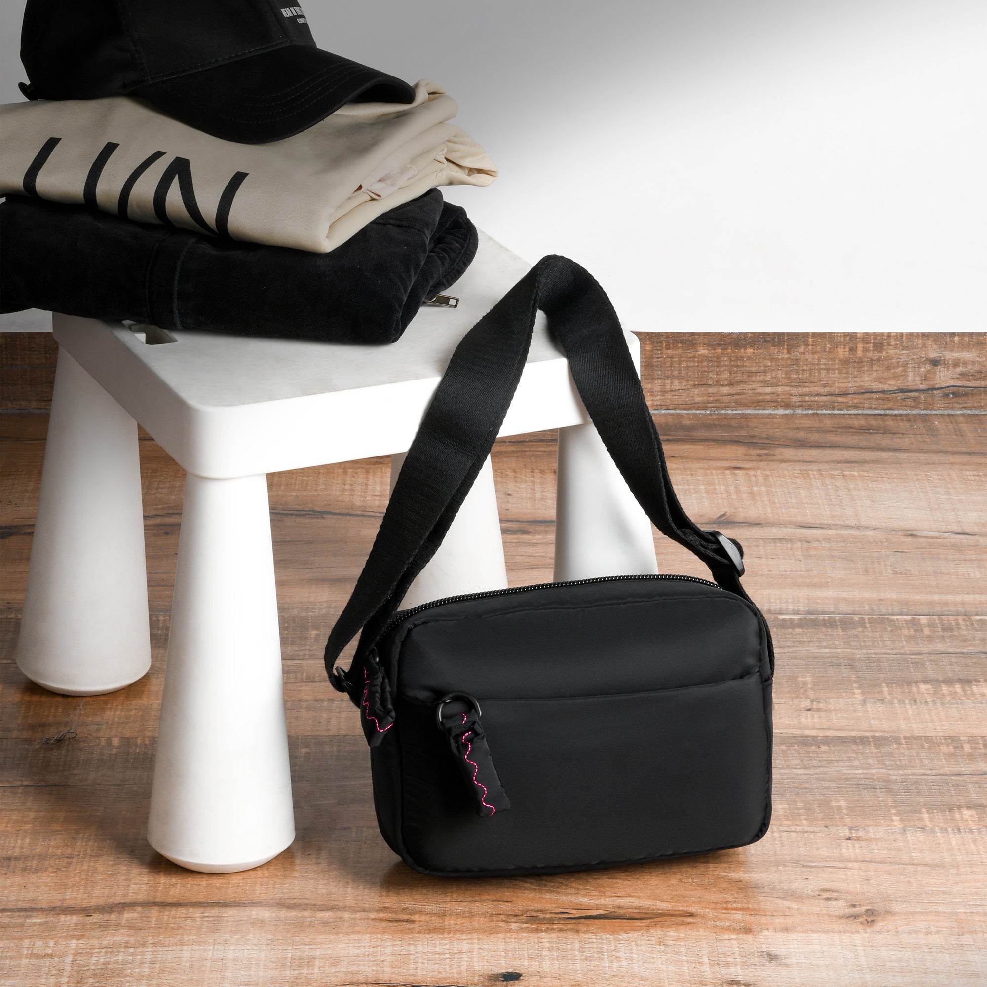 お得セット Black Women's London Accessorize Nylon Bag Cross-body 小物