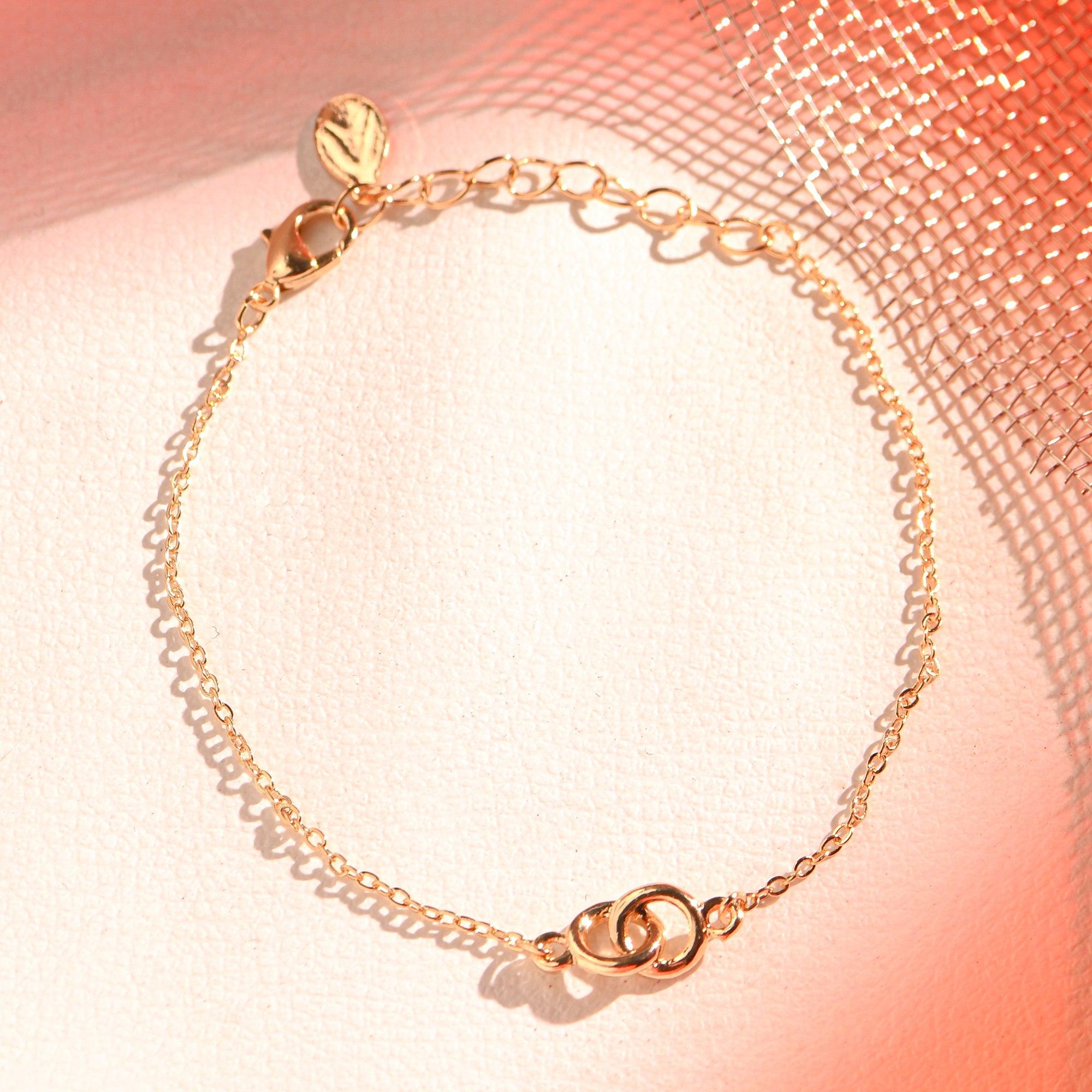 chain linked circle bracelet