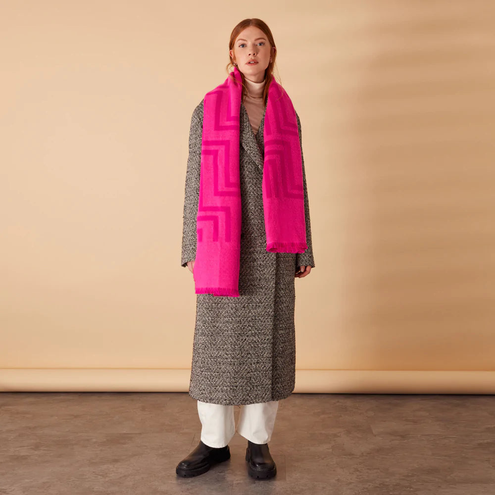 Accessorize London Women's Pink Firenze Geo Supersoft Blanket