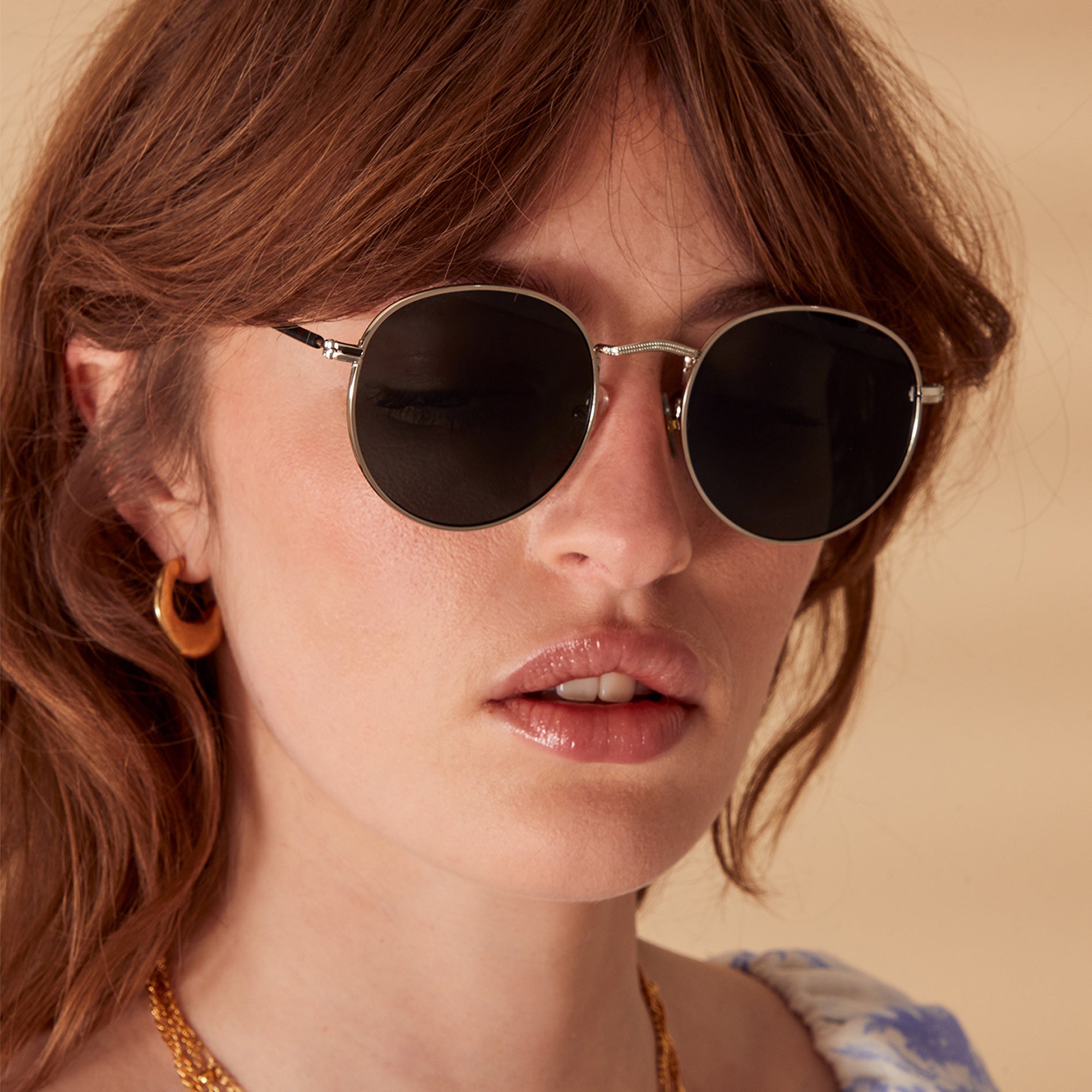 Women's Round Gold Metal Frame Sunglasses Features
