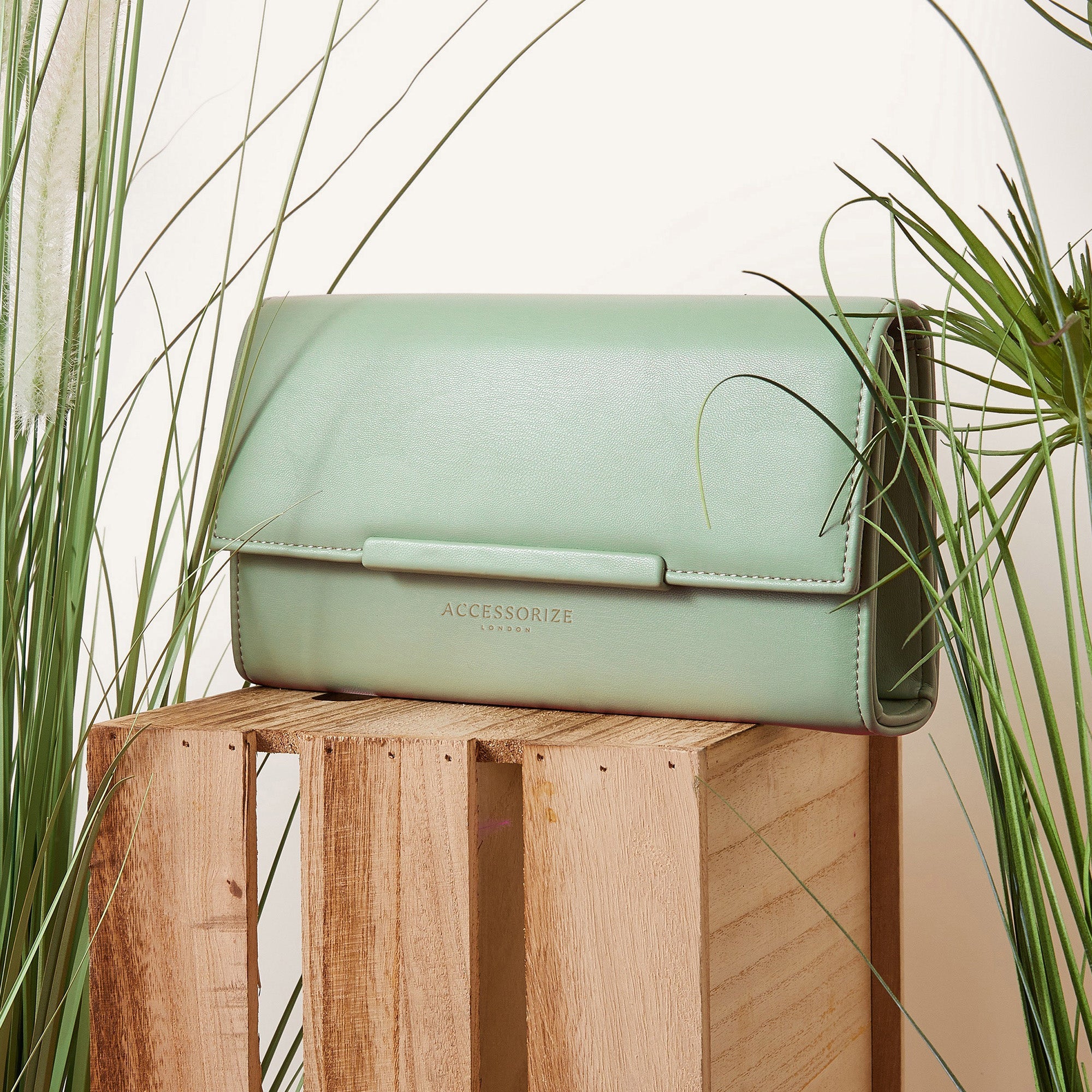 Accessorize London Women's Green Clean Pu Bar Clutch