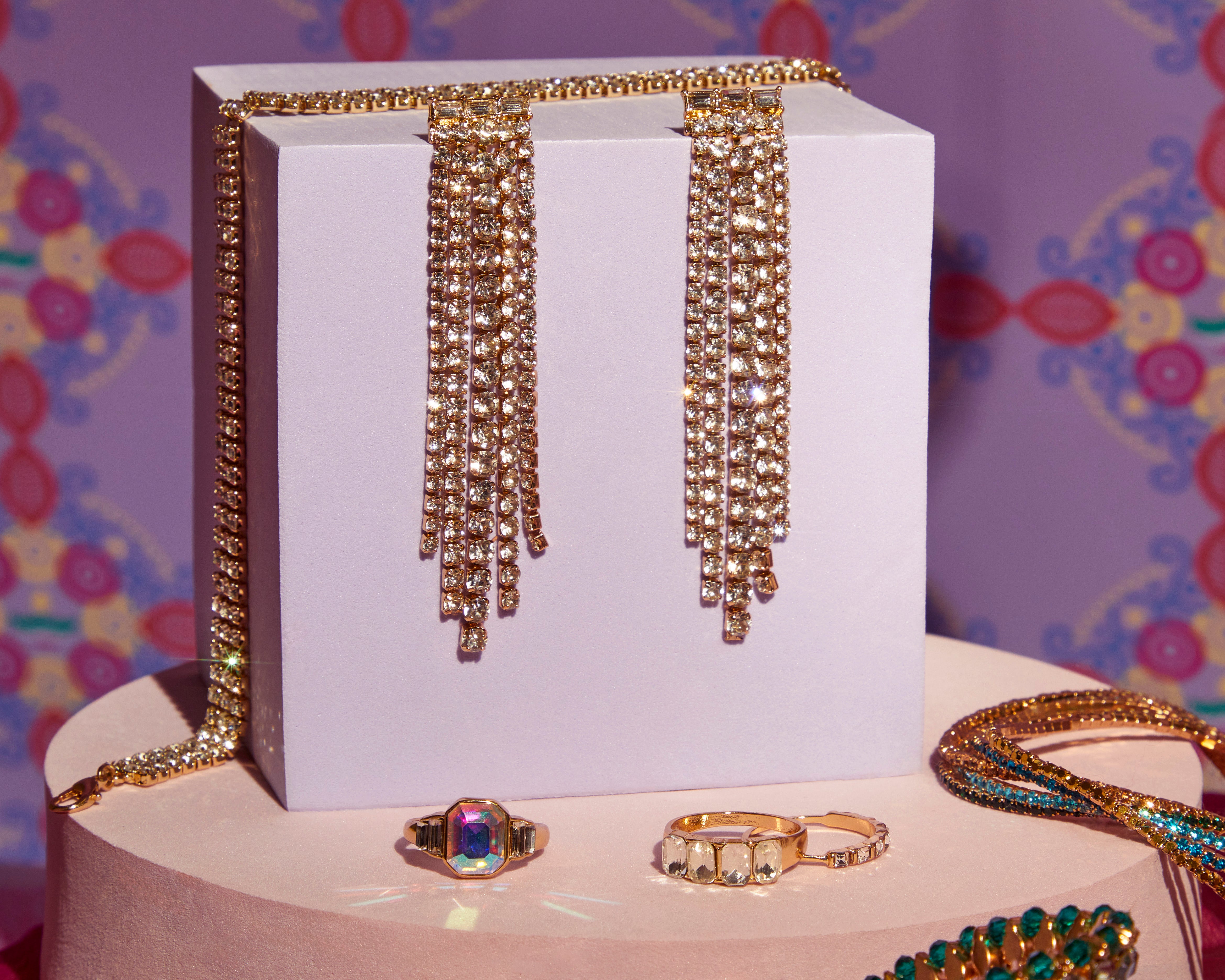 ELEVATE YOUR STYLE: A GUIDE TO MATCHING JEWELLERY WITH YOUR WARDROBE