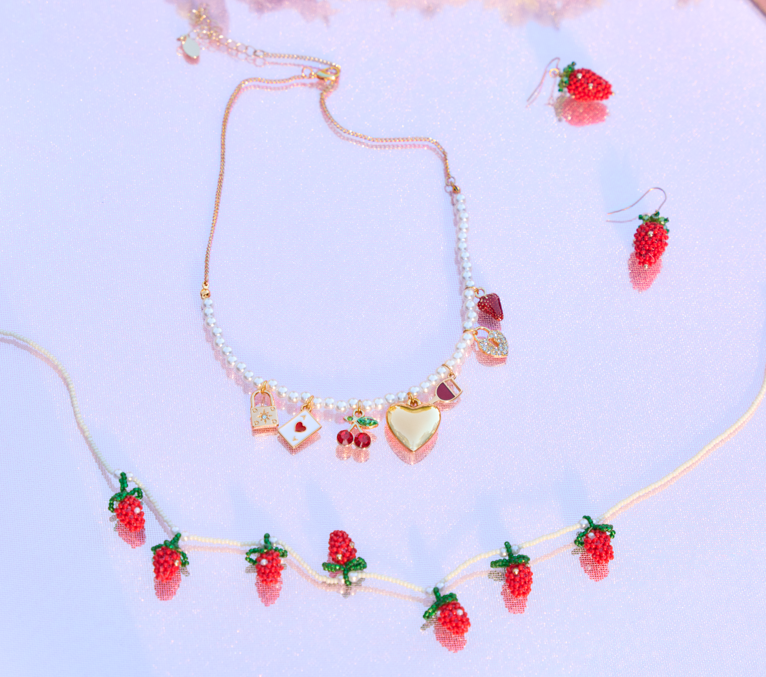 THE 8 BEST NECKLACES FOR V-NECK DRESSES