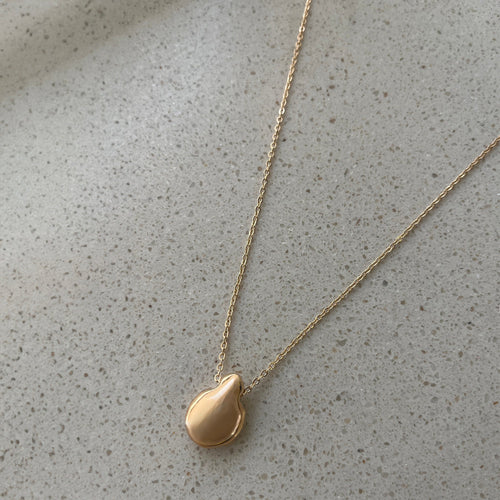 Gold Drop Curve Pendant Necklace