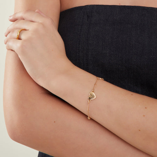 Gold Ribbed Heart Chain Bracelet