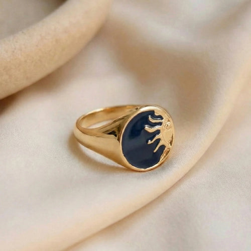 Sun Signet Ring Gold Medium