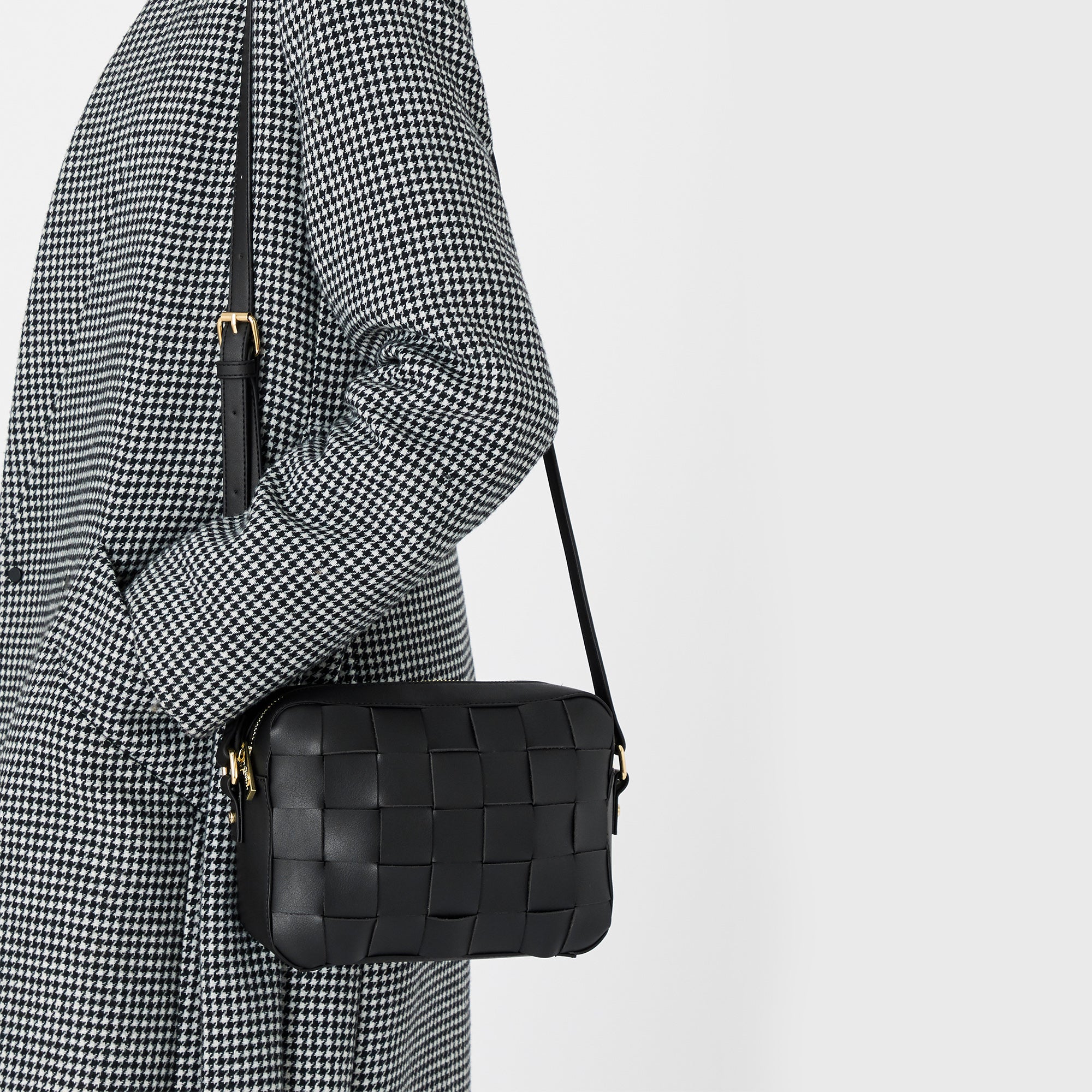Accessorize London Hayley weave camera bag