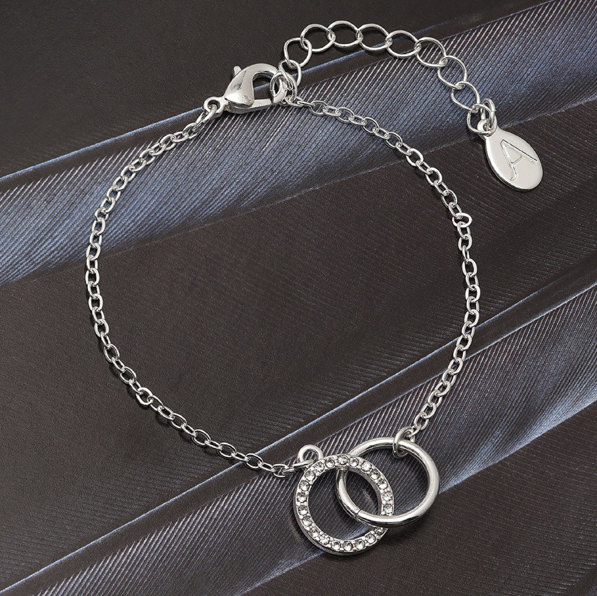 Linked shop circle bracelet