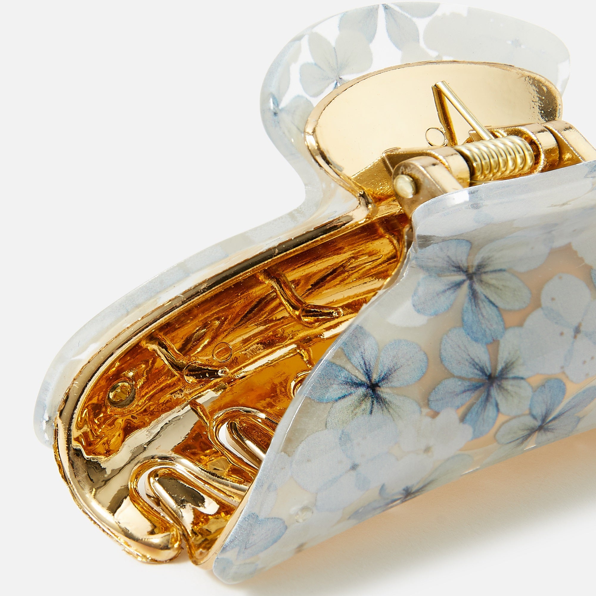 Accessorize London Women's Blue Floral Resin Claw Clip