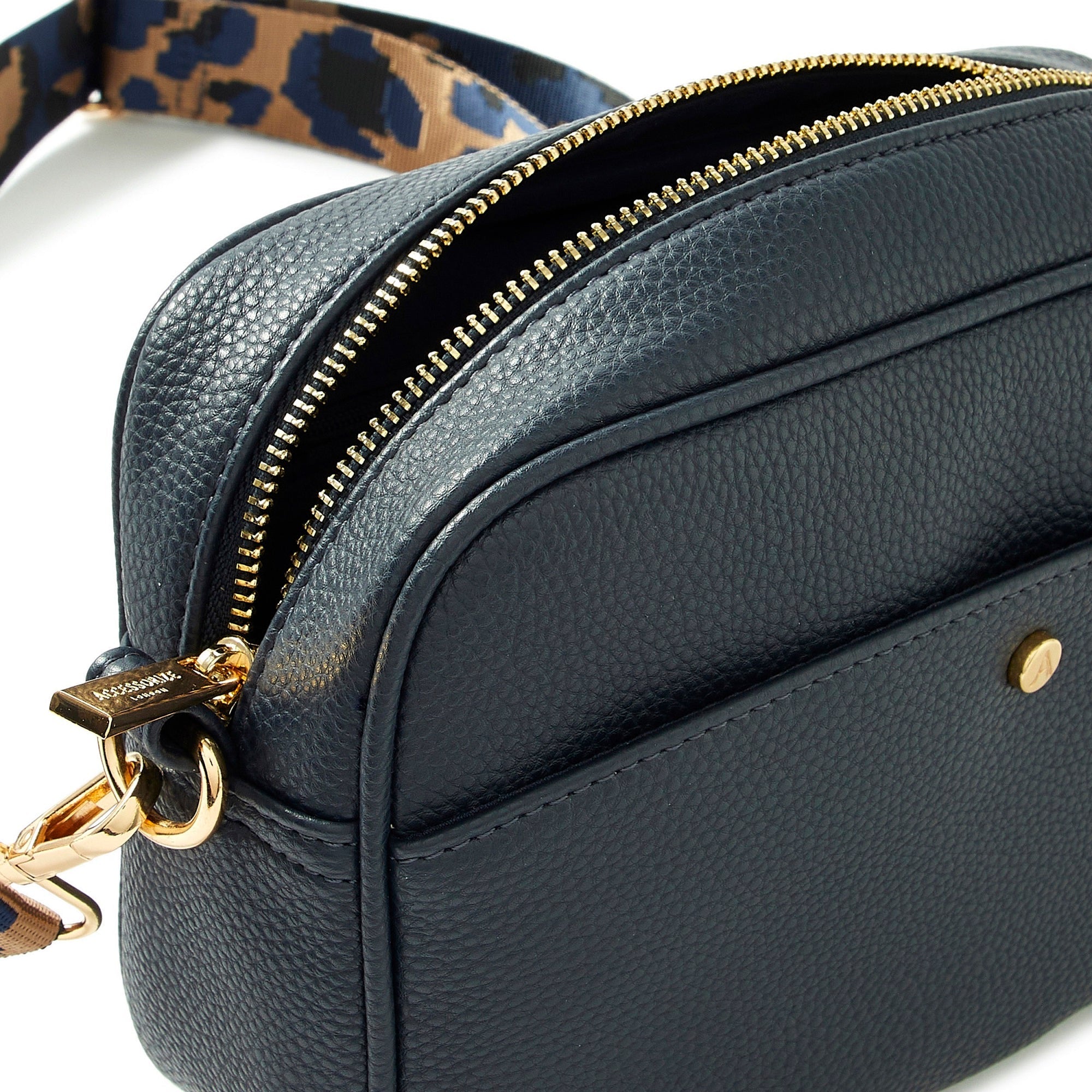 Camera bag with leopard strap Outlet