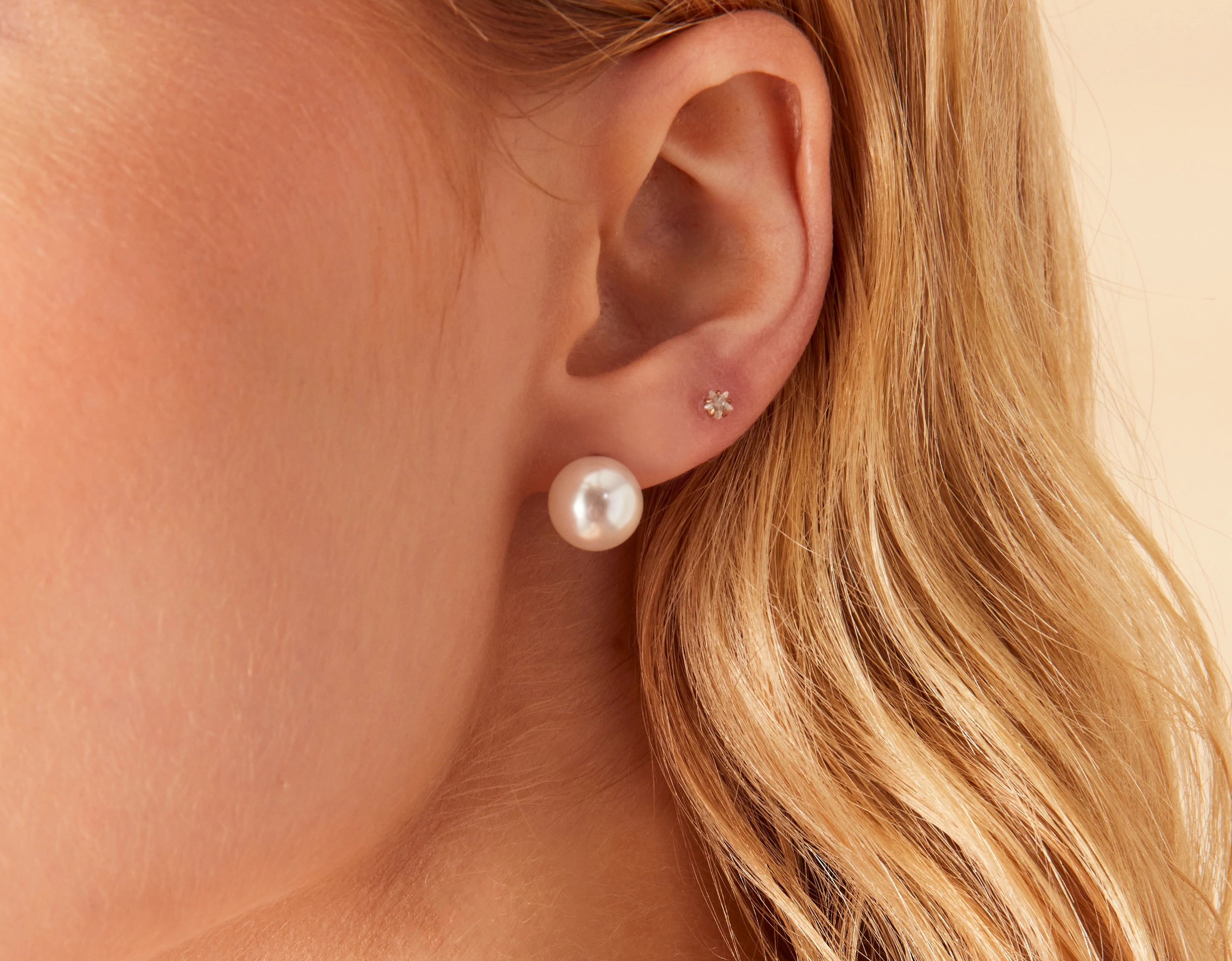 Women's pearl stud best sale earrings