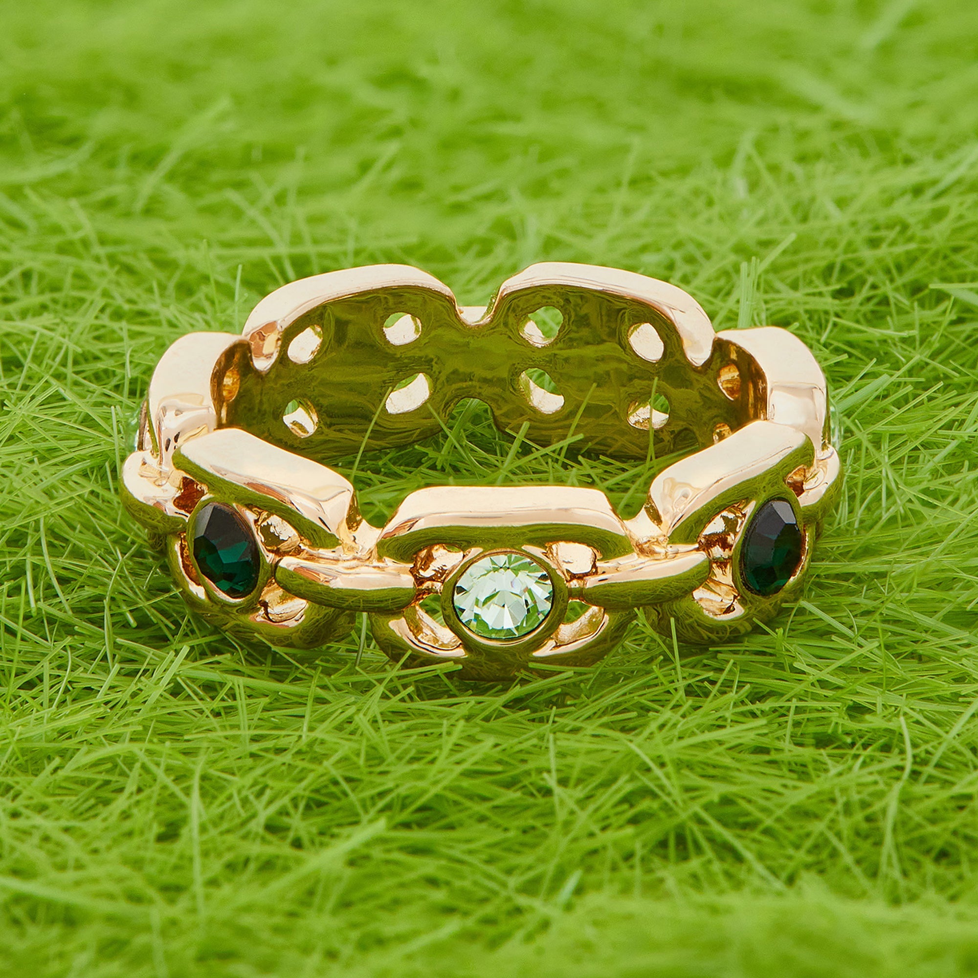 Women's Large Green Chain Gem Ring Features