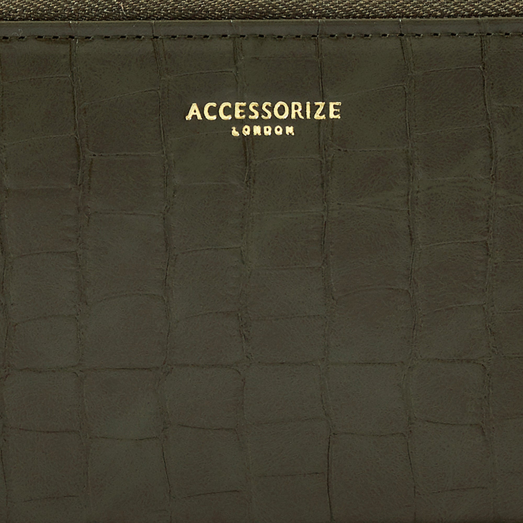 Accessorize London Women's Faux Leather Mid Size Zip Round Purse Wallet