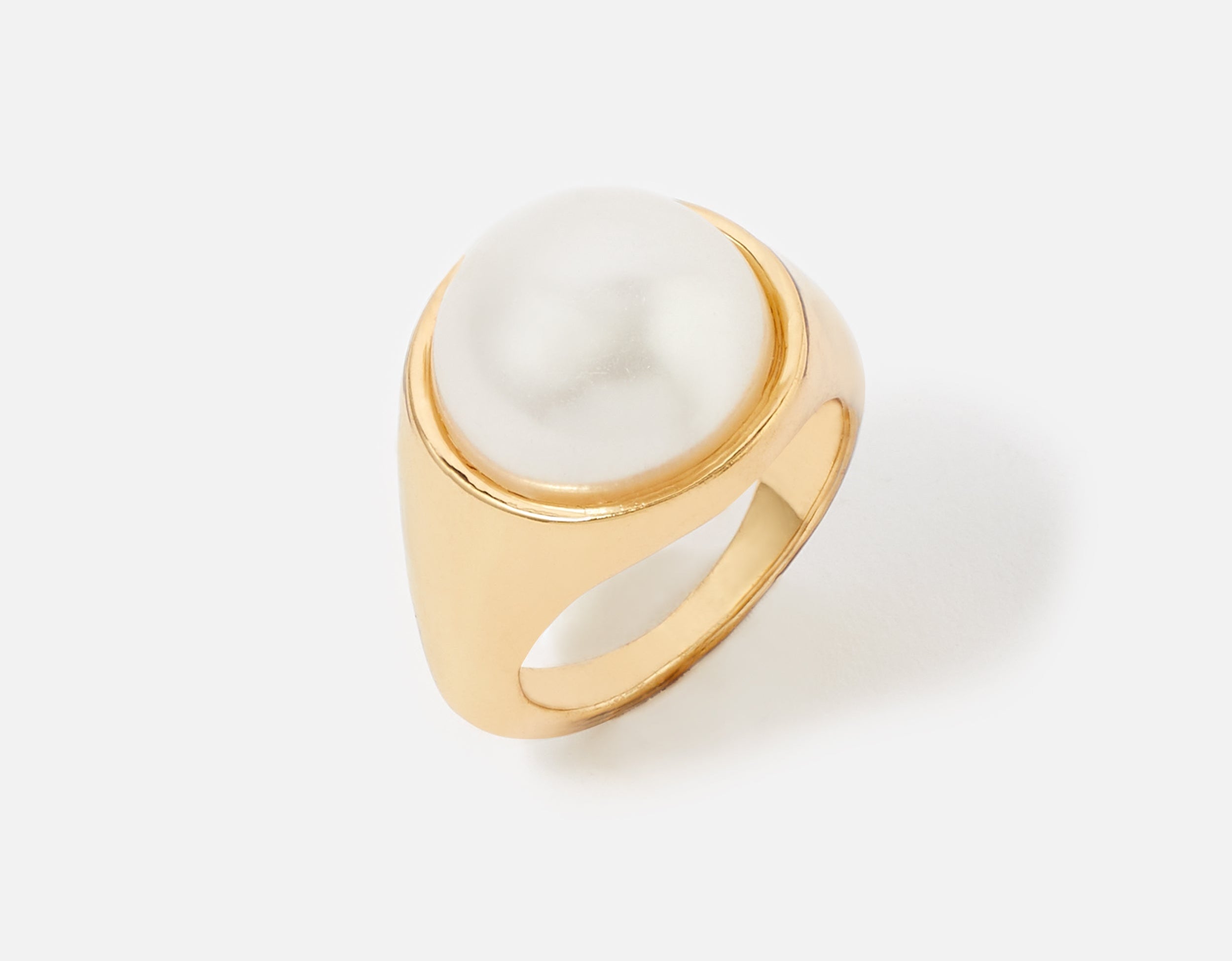 Accessorize London Women's Reconnected Pearl Chubby Gold Ring Small