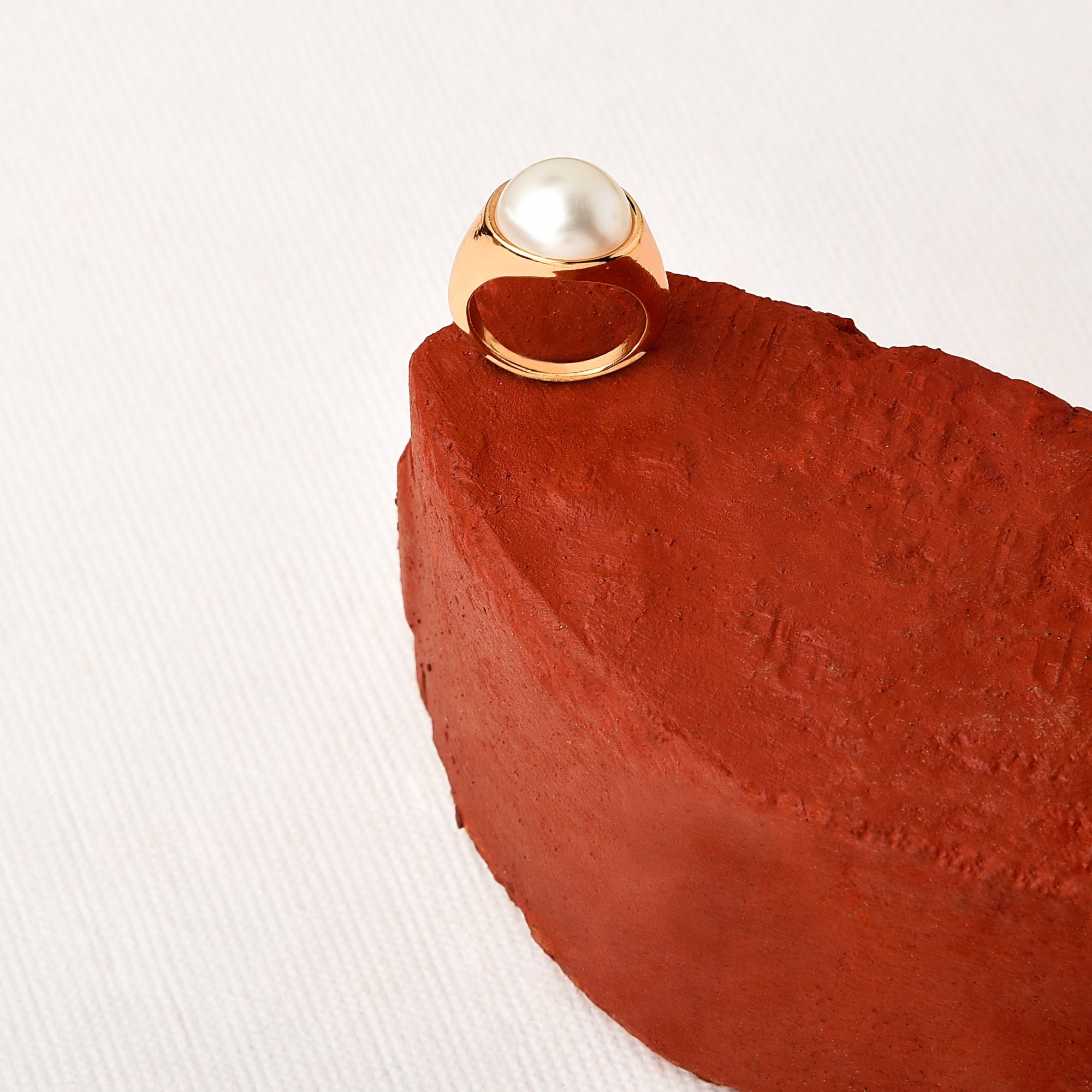 Accessorize London Women's Reconnected Pearl Chubby Ring Medium