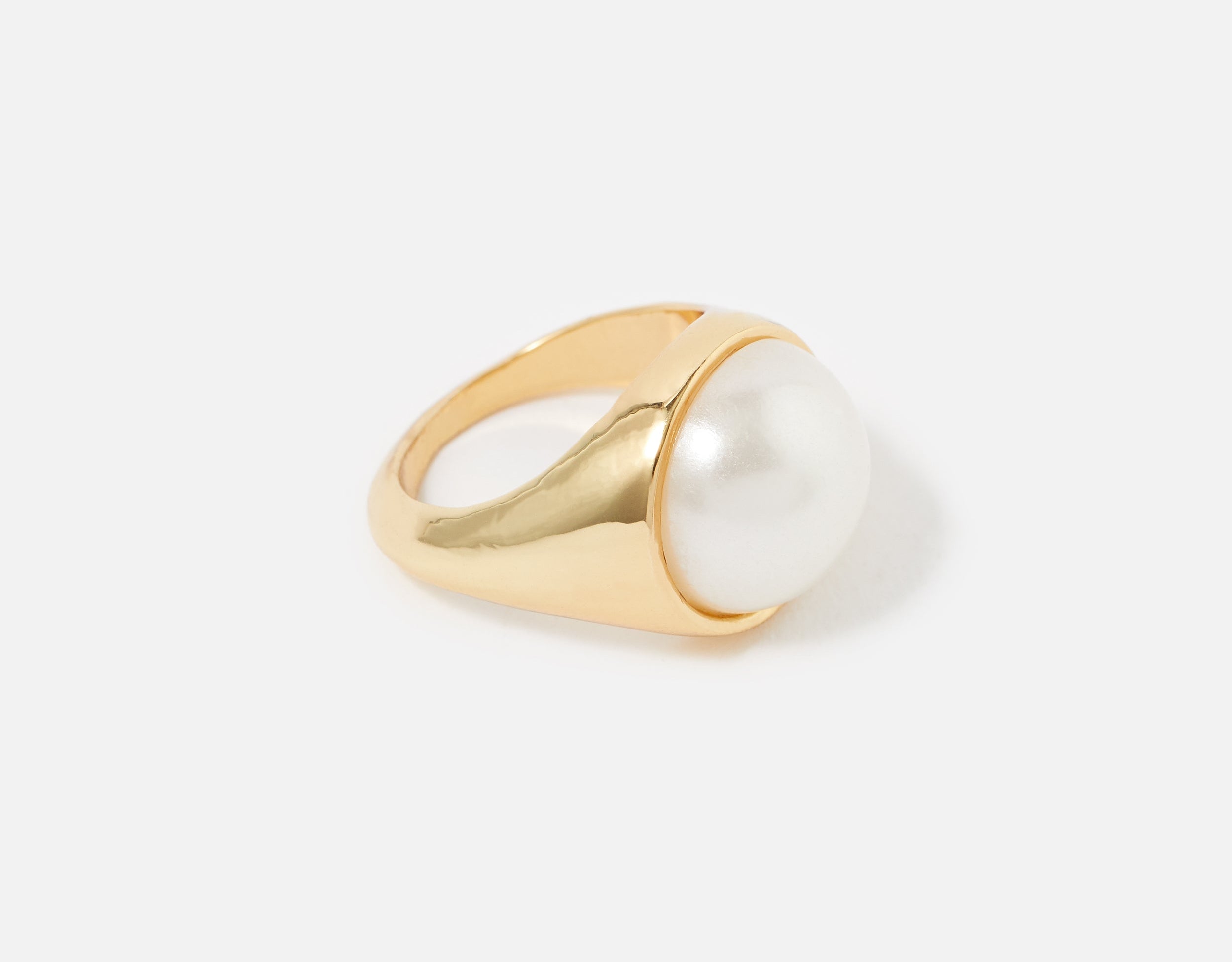 Accessorize London Women's Reconnected Pearl Chubby Gold Ring Large