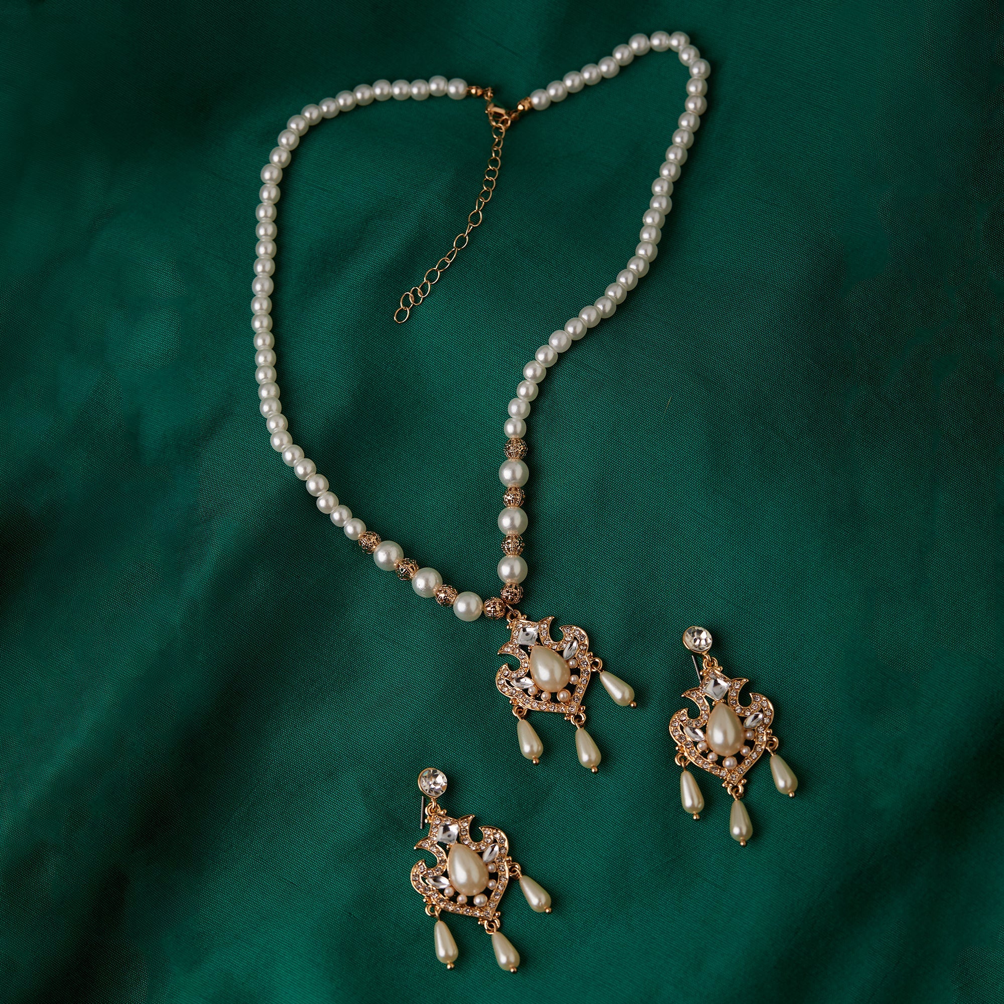 Accessorize London Women's Tear Drop Pearl Jewelry Set